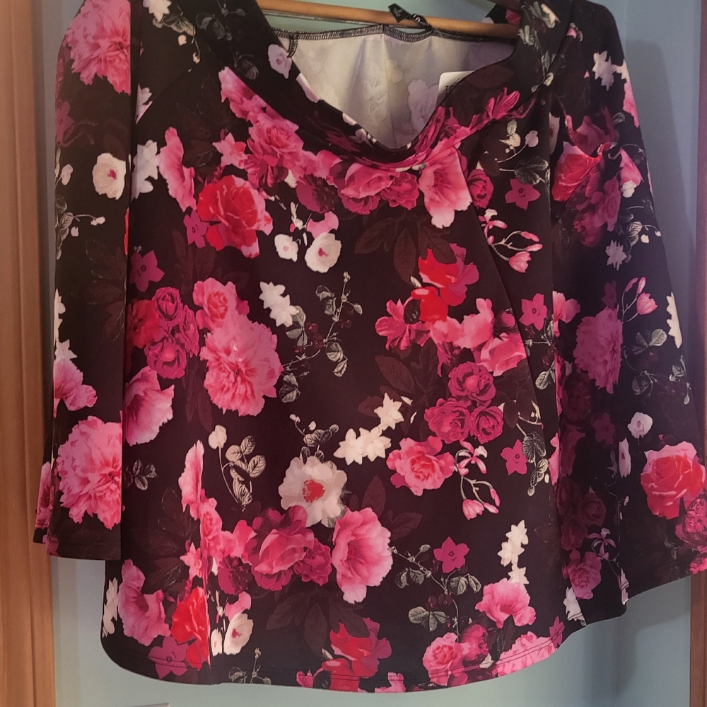 NWT Torrid mini scuba skater skirt. Floral size 2